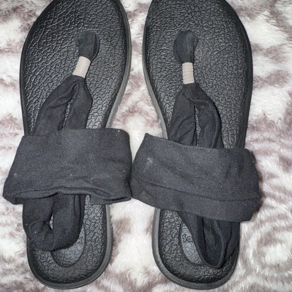Sanuk yoga mat sandals
